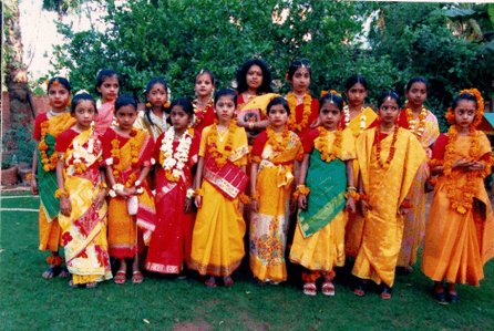 Traditional welcome line-up
