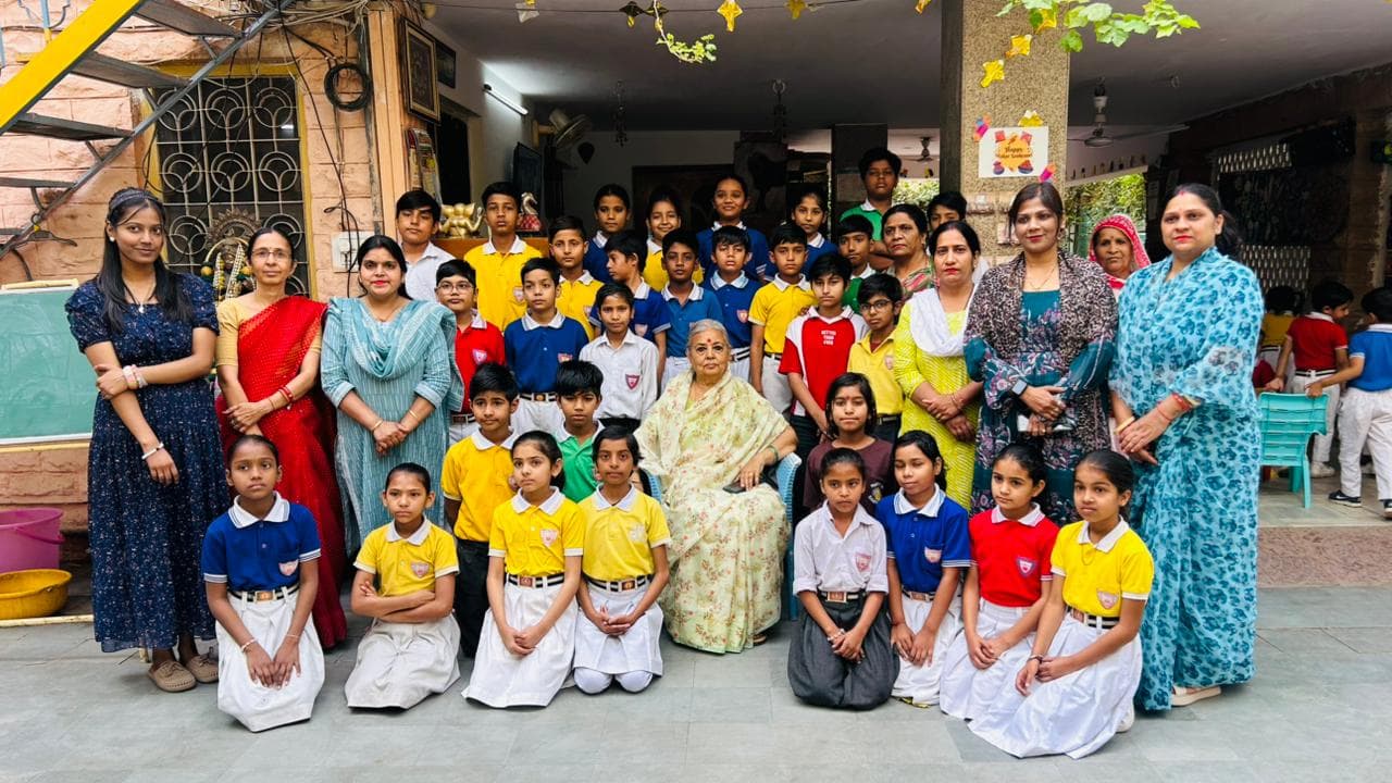 Primary — Class I with Director and teachers