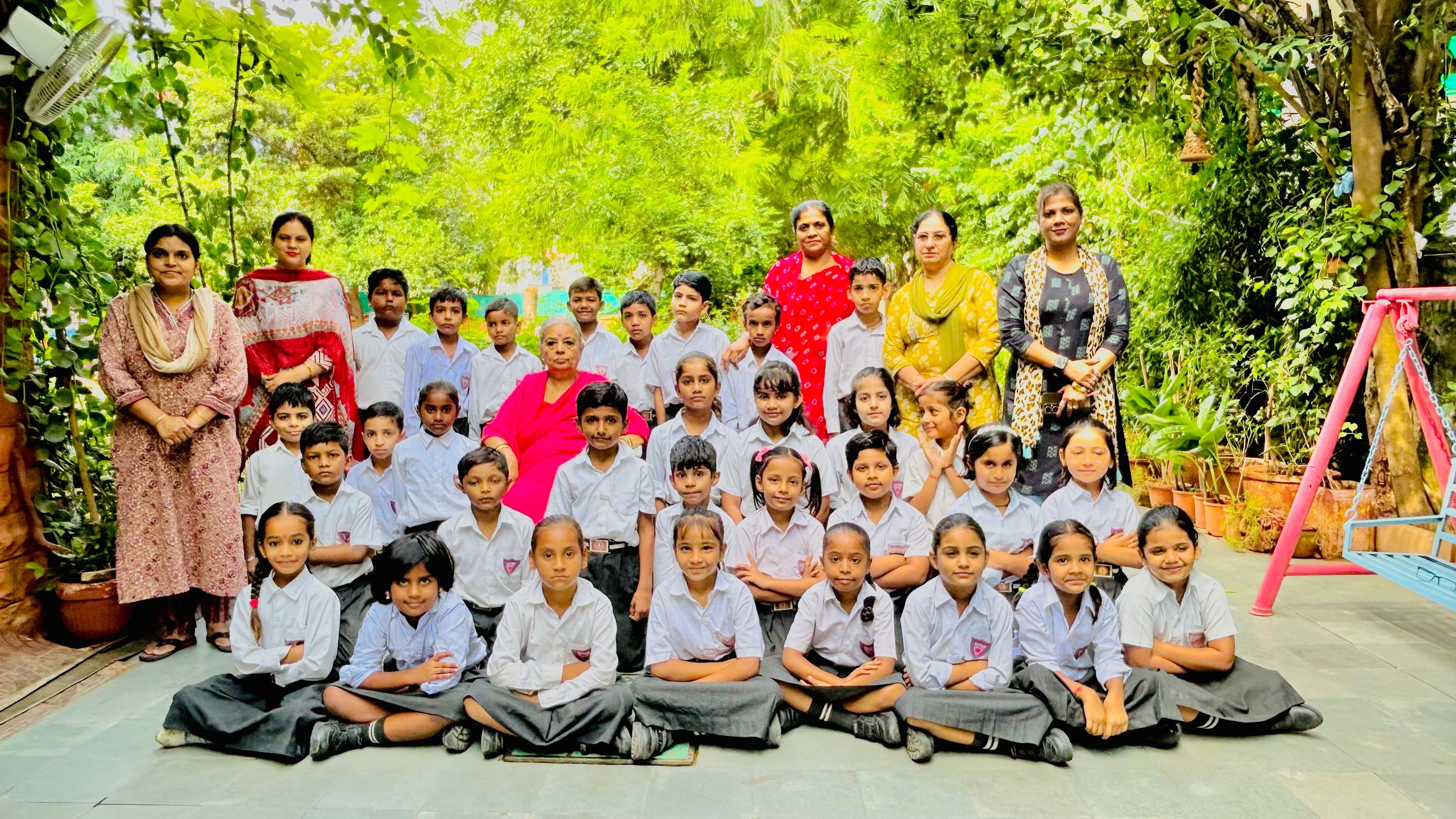 Primary — Class II with teachers in the garden